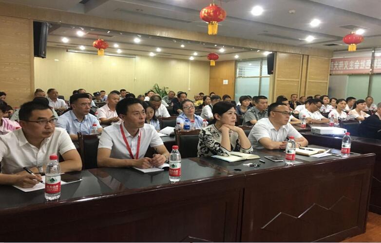 社保費(fèi)率大變化，助力企業(yè)大發(fā)展——市人社局等到我司宣講社會(huì)保險(xiǎn)費(fèi)率降低政策