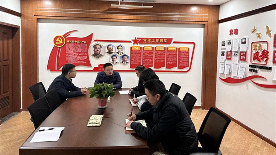 圖五：集團(tuán)總會(huì)計(jì)師齊飛、副總經(jīng)理馬江水督導(dǎo)金控小貸安全工作
